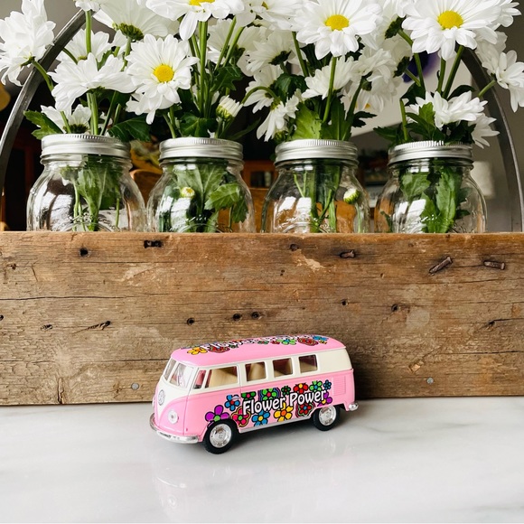 1962 VW Classical Bus Model Car•1/32•NWT•Pink~Cream VW Bus•Rear + Side Door Open - Picture 2 of 13